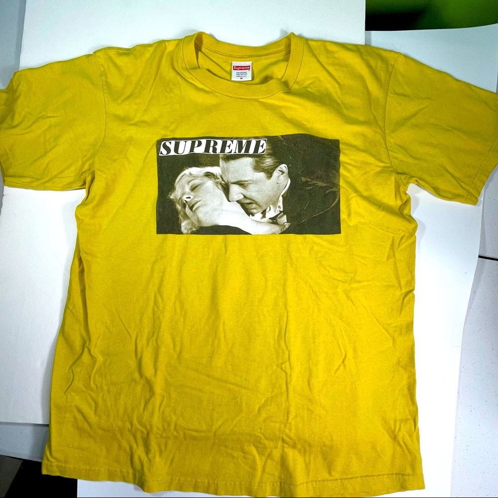 Supreme Bela Lugosi Dracula Mens Medium Sized Yellow Tee Shirt